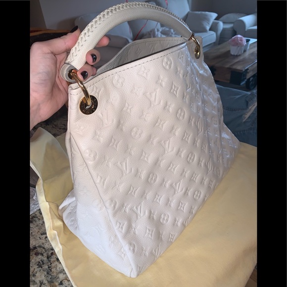 LOUIS VUITTON
WHITE MONOGRAM EMPREINTE ARTSY MM - Picture 2 of 6